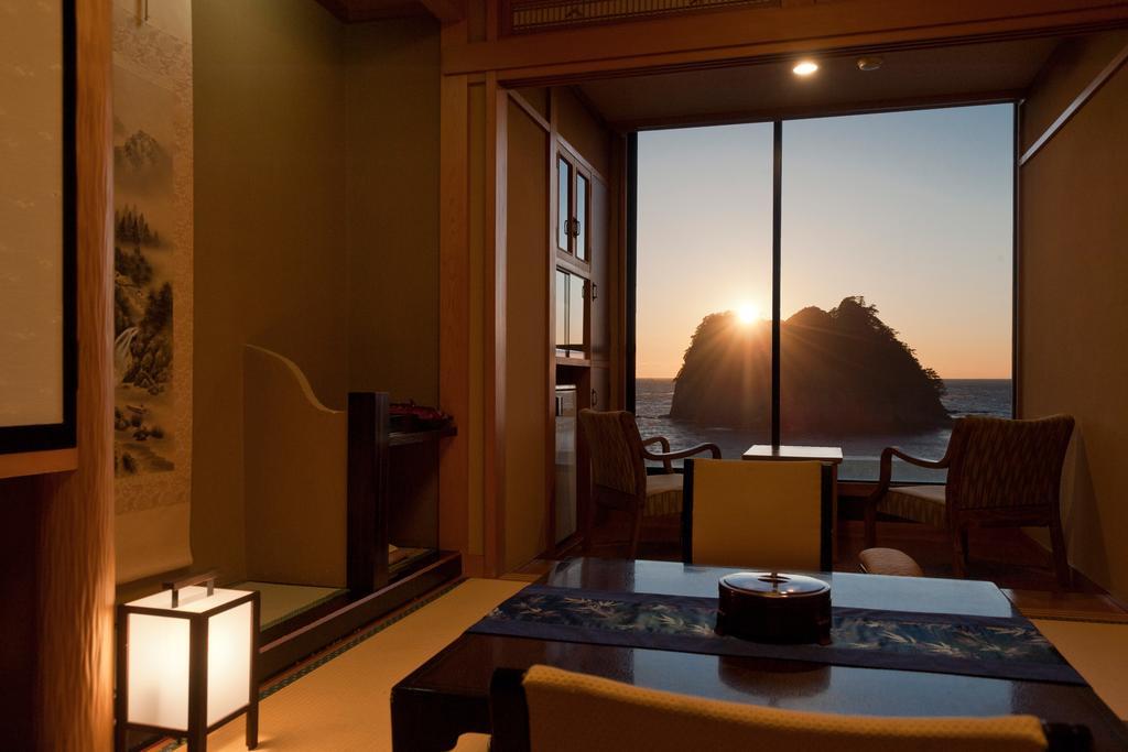 旅館 海辺のかくれ湯 清流 4*